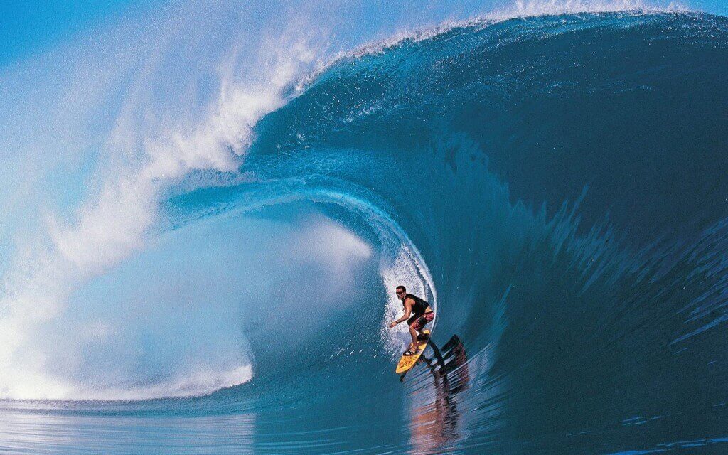 surfing-in-teahupoo-tahiti_1680x1050_74073