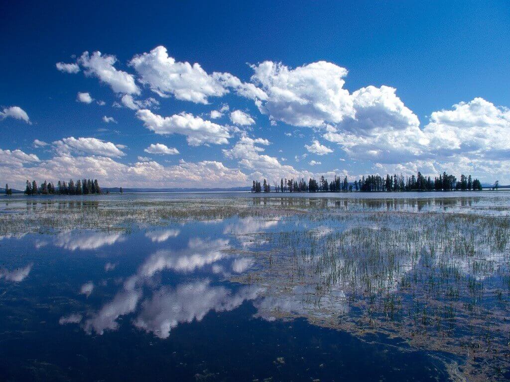 yellowstone-lake